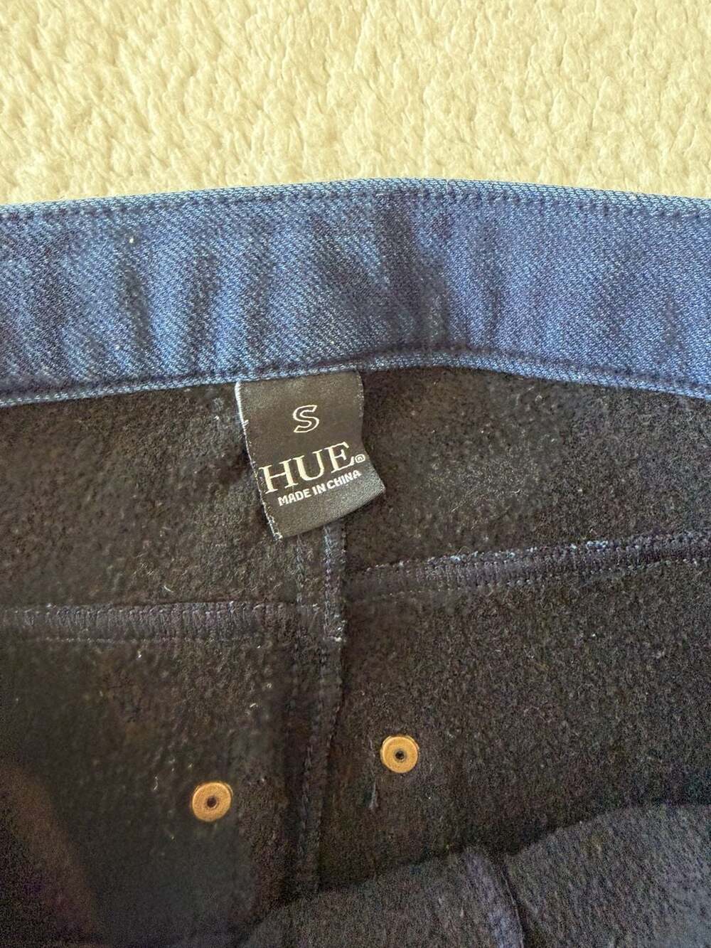 HUE Faux Denim Fleece Lined Stretch Leggings Dark Blue Size S - Picture 3 of 4